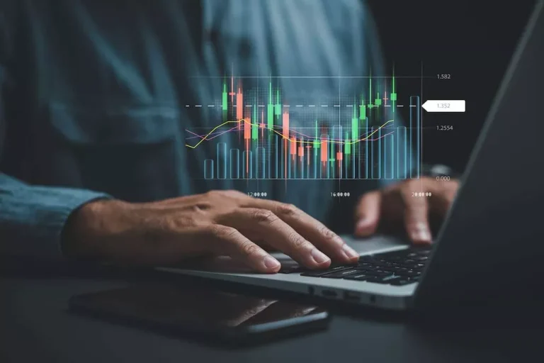 Role of Liquidity Pools and Liquidity Providers in AMMs